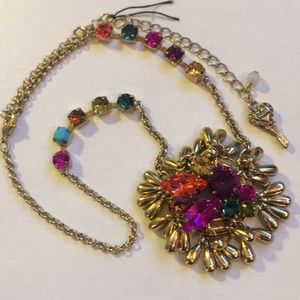 NWOT Betsey Johnson Gold Necklace. B-2